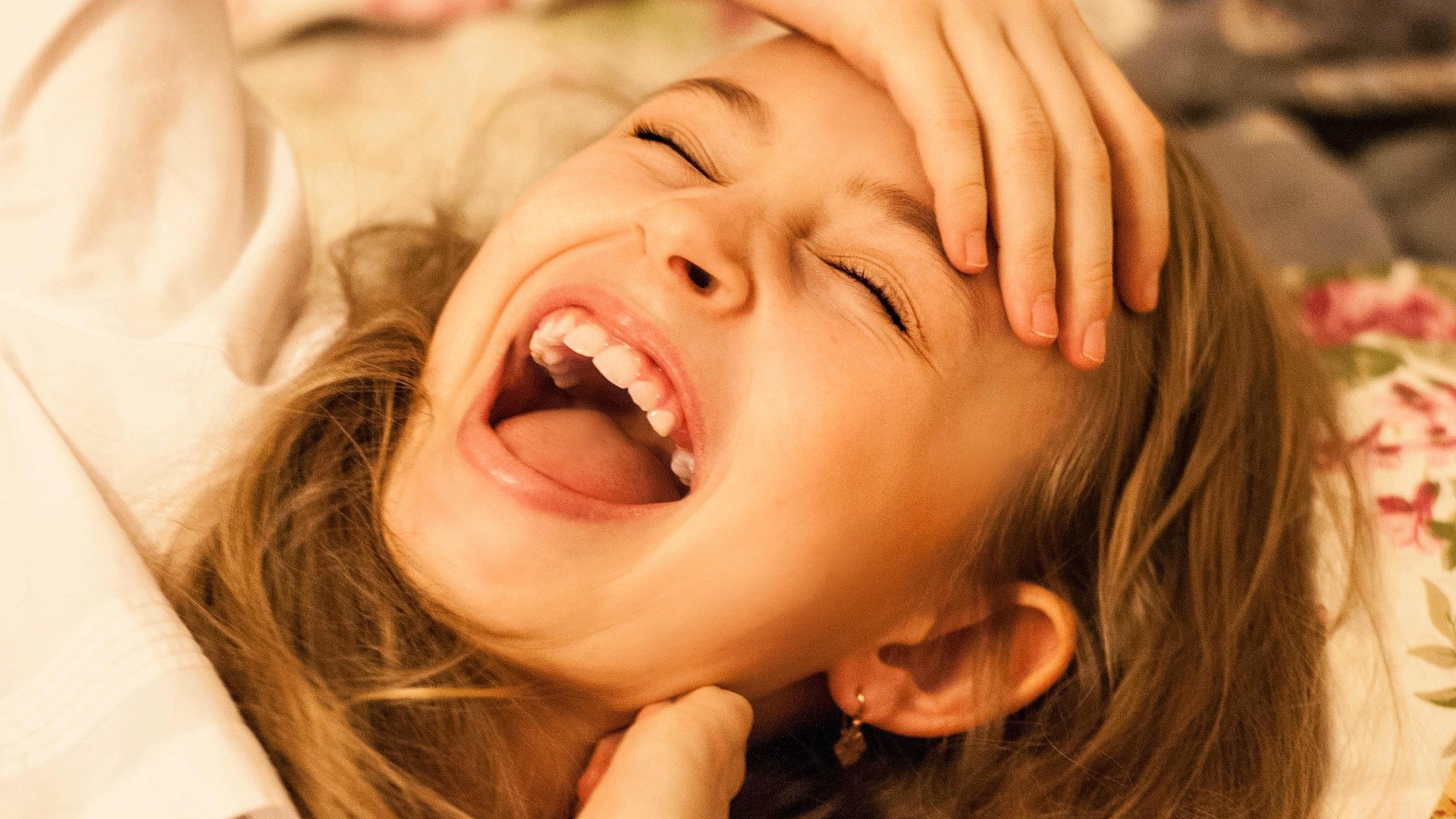 laughter-1369402_1920-1.jpg